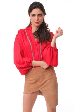 Modern elbiseli şık esmer..