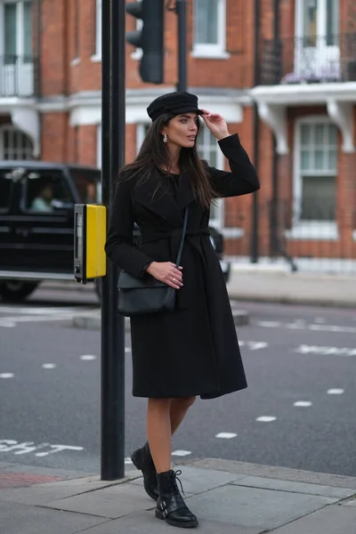 Элегантная Женщина Стильной Одежде Улицах Лондона — стоковое фото