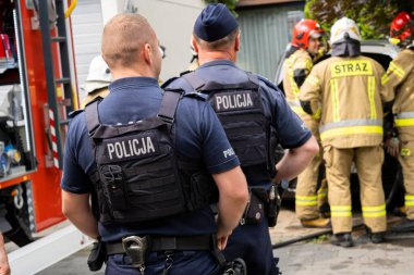 Katowice, Polonya - 27.06.2023: Kapalı bir konutta araba yangını.
