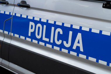 Katowice, Polonya - 27.06.2023: Kapalı bir konutta araba yangını.