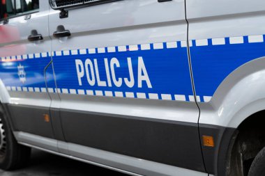 Katowice, Polonya - 27.06.2023: Kapalı bir konutta araba yangını.