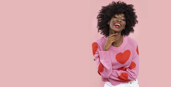 Mujer Afro Americana Feliz Con Corazón Globo — Foto de Stock