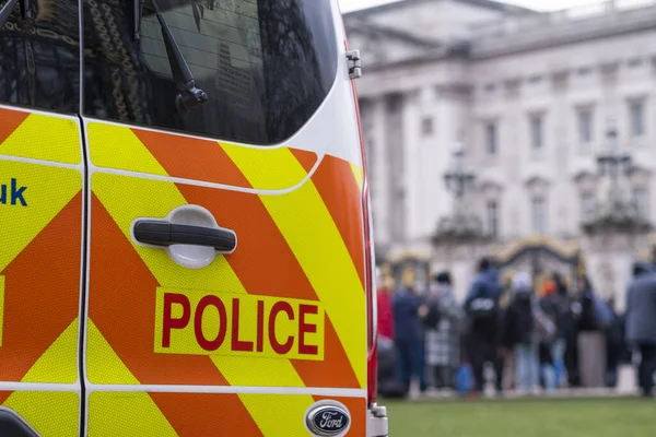 Londres Reino Unido Janeiro 2024 Patrulha Policial Frente Palácio Buckingham — Fotografia de Stock