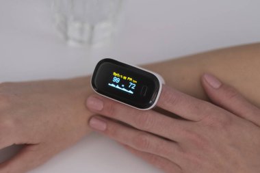 Doygunluğu ölçmek için bir aygıt.