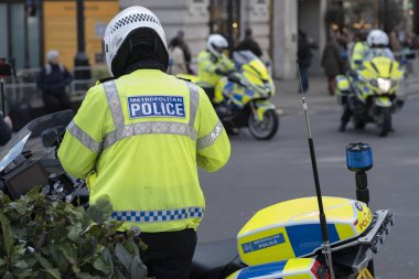 Londra, Birleşik Krallık. 20 Mart 2025 Şehir merkezinde polis devriyesi.
