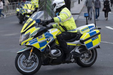 Londra, Birleşik Krallık. 20 Mart 2025 Şehir merkezinde polis devriyesi.