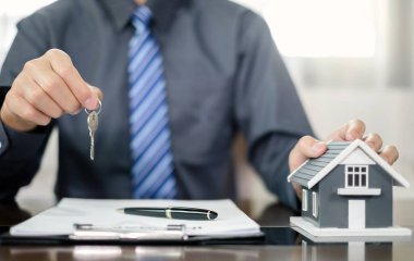 gayrimenkul yatırımları ve ev sigortası sözleşmeleri imzalayan ajanlar, müşterilerin satın almalarını onaylayan ev sigortası anlaşmalarına uygun olarak,.