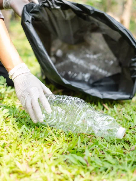 Çöp toplama, gönüllü ekip plastik şişeleri toplayacak, çöpleri parkları temizlemek, kirlilikten kaçınmak, çevreye ve ekosisteme dost olmak için siyah çöp torbalarına koyacak..