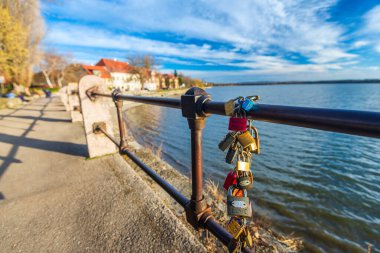 Tata City, Macaristan 'da eski göl manzarası