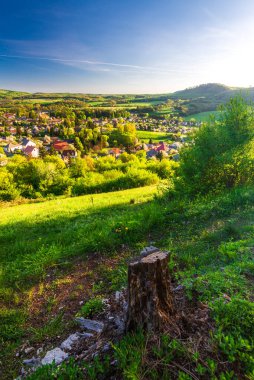 Macaristan 'ın Veszprem ilçesindeki Bakonybel Dağları' nın tarihi bir köyü.
