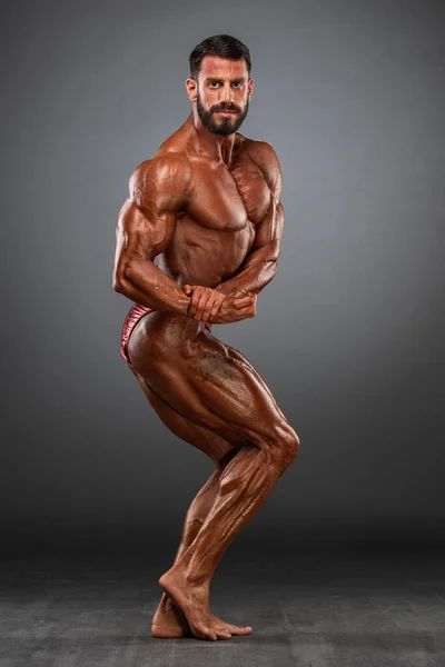 Bodybuilder Der Muskeln Anspannt Studioaufnahme Bodybuilder Muskulöse Männer Posieren — Stockfoto