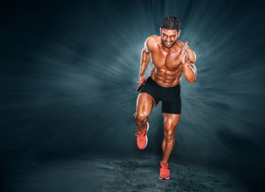 Koşan Kas Adamları. Yakışıklı Erkek Sporcu Koşucu