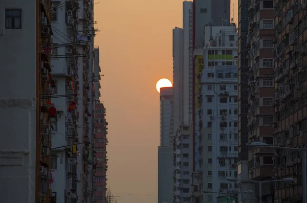 2023年3月15日 2日間の日没 香港九龍のビジネスゾーン — ストック写真