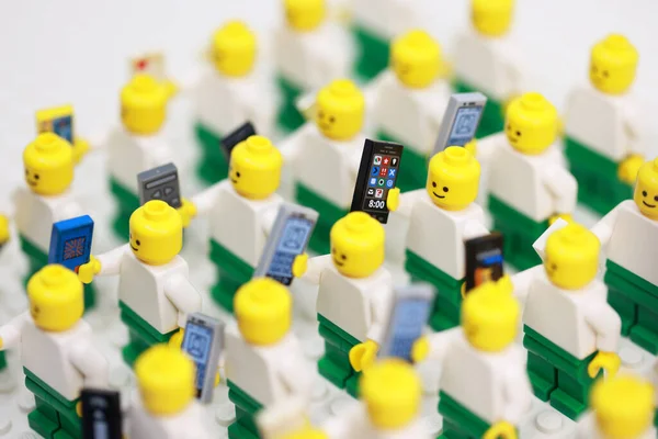 Hong Kong April 2023 Man Using Phone Crowd Bald People — Stock Photo, Image