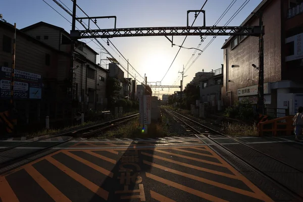 Tokyo Japan Maj 2023 Människor Passerar Genom Järnvägen Lower Kitazawa — Stockfoto