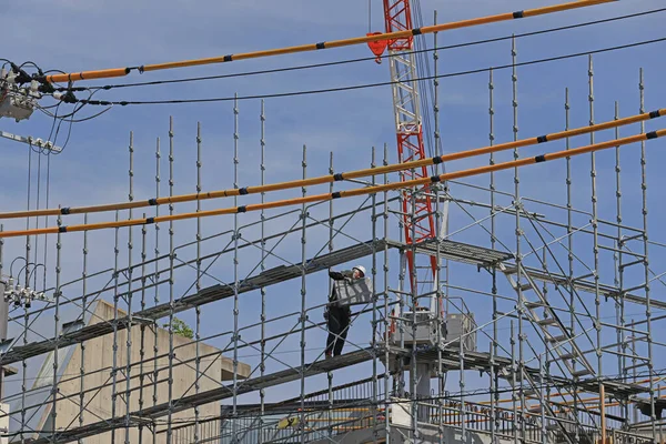 Tokyo Japan May 2023 Unidentified Worker Move Scaffolding Construction Site — Stock Photo, Image