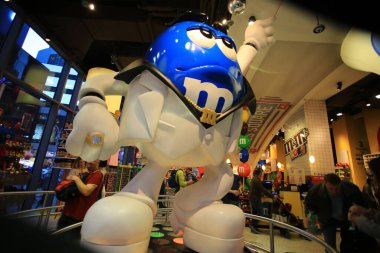 New York - Mayıs 12018: M ve M 'nin New York' taki sözcüsü .M ve M 's, 2023 yılı başlarında sözcülüğünü durduracağını ve bunları Maya Rudolph ile değiştireceğini açıkladı..