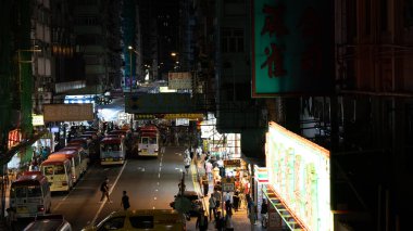 Hong Kong, 25 Eylül 2023: Kiralık ilan Mong Kok 'ta sokağı kaplıyor. Kaliteli dairelerin kirası dünya çapındaki diğer şehirlerden daha pahalı olmaya devam ediyor..