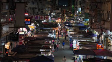 Hong Kong, 25 Eylül 2023: Kiralık ilan Mong Kok 'ta sokağı kaplıyor. Kaliteli dairelerin kirası dünya çapındaki diğer şehirlerden daha pahalı olmaya devam ediyor..