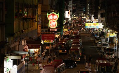 Hong Kong, 25 Eylül 2023: Kiralık ilan Mong Kok 'ta sokağı kaplıyor. Kaliteli dairelerin kirası dünya çapındaki diğer şehirlerden daha pahalı olmaya devam ediyor..