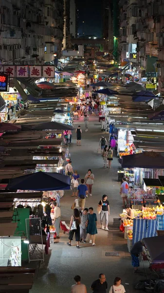 Hong Kong, 25 Eylül 2023: Kiralık ilan Mong Kok 'ta sokağı kaplıyor. Kaliteli dairelerin kirası dünya çapındaki diğer şehirlerden daha pahalı olmaya devam ediyor..