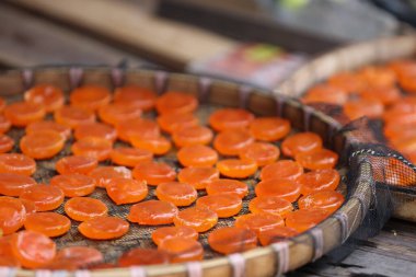 Hong Kong 'da geleneksel bir Çin yemeği olan kurutulmuş tuzlu yumurta.