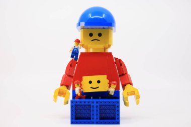 Hong Kong - 7 Kasım: Dev adam her zaman yüzünü değiştirir.