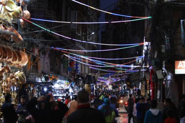 Katmandu, Nepal - 22 Kasım 2023: Asan pazarı orta Katmandu 'da bir seremoni, pazar ve yerleşim meydanıdır. Yerel pazarlardan biri..