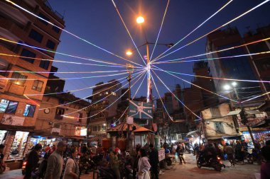 Katmandu, Nepal - 22 Kasım 2023: Asan pazarında Annapurna Ajim tapınağı, Katmandu 'nun merkezinde bir seremoni, pazar ve yerleşim meydanıdır. Yerel pazarlardan biri..