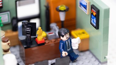 Hong Kong - 15 Şubat 2024: bir patron ofisteki en iyi patron olduğunu iddia etti