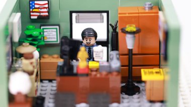 Hong Kong - 15 Şubat 2024: bir patron ofisteki en iyi patron olduğunu iddia etti