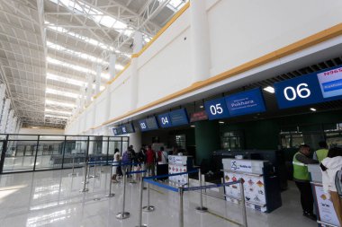 Pokhara, Nepal 23 Kasım 2023: Pokhara uluslararası havaalanı, Pokhara kentindeki tek yurt içi ve uluslararası havaalanı.