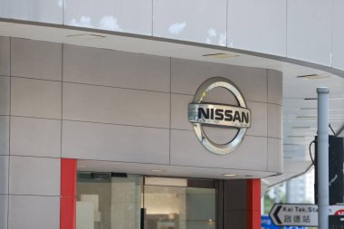 Hong Kong Mayıs 12024: Nissan araba galerisi Kowloon Bay, Hong Kong