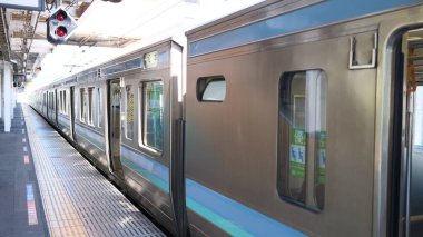 Otsuki, Japonya - 14 Mayıs 2024: Otsuki tren istasyonu. Fujikawaguchiko ve Tokyo arasındaki ana istasyondur..