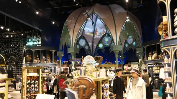 stock image Tokyo - May 15 2024: souvenir store in Warner Bros. Studio. it makes a new tour about the movie of Harry Potter 