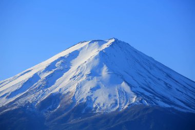 Fuji dağı berrak gökyüzü ile yakın