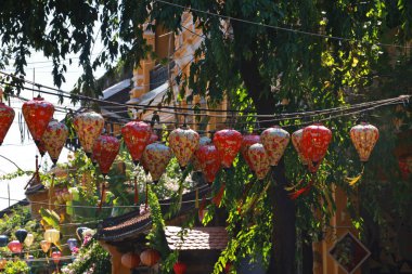 Hoi An, Vietnam 7 Temmuz 2024 Hoi An 'daki Pho restoranı. Pho et suyu, pirinç eriştesi, şifalı otlar ve sığır etinden oluşan bir Vietnam çorbası..