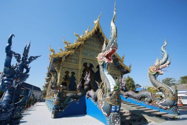 Chiang Mei / Tayland - 26 Aralık 2019 Wat Rong Seua 10 ya da daha doğrusu mavi tapınak. Chiang Mei 'deki ünlü tapınaklardan biri.