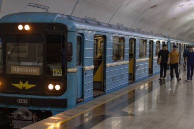 Taşkent, Özbekistan - Ekim 12024: Bodomzor, Taşkent Metro 'nun Yunusobod Hattı' ndaki bir istasyonu..