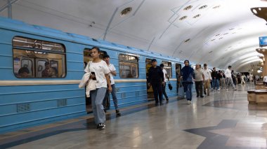 Taşkent, Özbekistan - Ekim 12024: Bodomzor, Taşkent Metro 'nun Yunusobod Hattı' ndaki bir istasyonu..