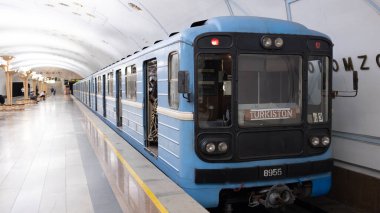 Taşkent, Özbekistan - Ekim 12024: Bodomzor, Taşkent Metro 'nun Yunusobod Hattı' ndaki bir istasyonu..