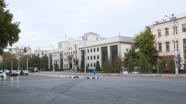 Taşkent, Özbekistan 1 Ekim 2024: Özbekistan Cumhuriyeti Devlet Jeoloji ve Mineral Kaynakları Komitesi 'nin dışındadır. Özbekistan 'ın mineral kaynak potansiyeli 2018 yılında 5,7 trilyon dolar.