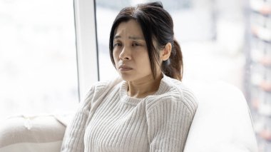 Kafası yakın bir kadın hüznü.