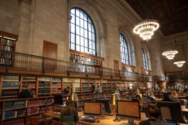 NEW YORK 12 Ekim 2016: New York 'taki New York Halk Kütüphanesi. New York Halk Kütüphanesi ABD 'deki en büyük ikinci halk kütüphanesidir.