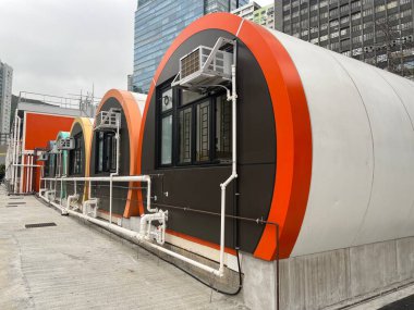 Hong Kong 2 Haziran 2022: Hong Kong 'da hafif kamu konutları. Hükümet, kamu konutlarındaki kısa vadeli boşluğu doldurmak için kamu konutları inşa ediyor.