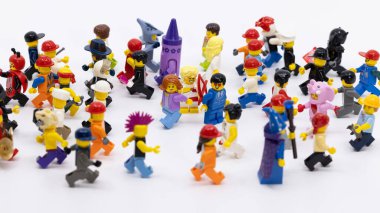 Hong Kong - 30 Ocak 2025: Aşk tanrısı sevgililer gününde çiftle eşleşti 