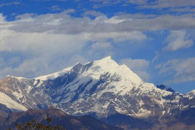 Poonhill yürüyüş çemberindeki Annapurna dağ sırasının muhteşem manzarası