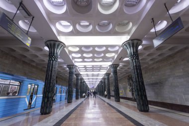 Taşkent, Özbekistan, 5 Ekim 2024: Gapur gulom istasyonundaki Sovyetlerin özel mimarisi. Taşkent metrosu eski SSCB 'de inşa edildi, 1977' de açıldı ve Orta Asya 'da ilk metro açıldı.