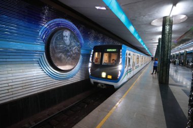 Taşkent, ukbekistan, 4 Ekim 2024: Kosmonavtlar istasyonu Taşkent Metropolisinin uzay programı temalı bir istasyonu.