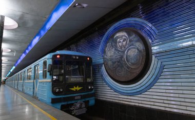 Taşkent, ukbekistan, 4 Ekim 2024: Kosmonavtlar istasyonu Taşkent Metropolisinin uzay programı temalı bir istasyonu.